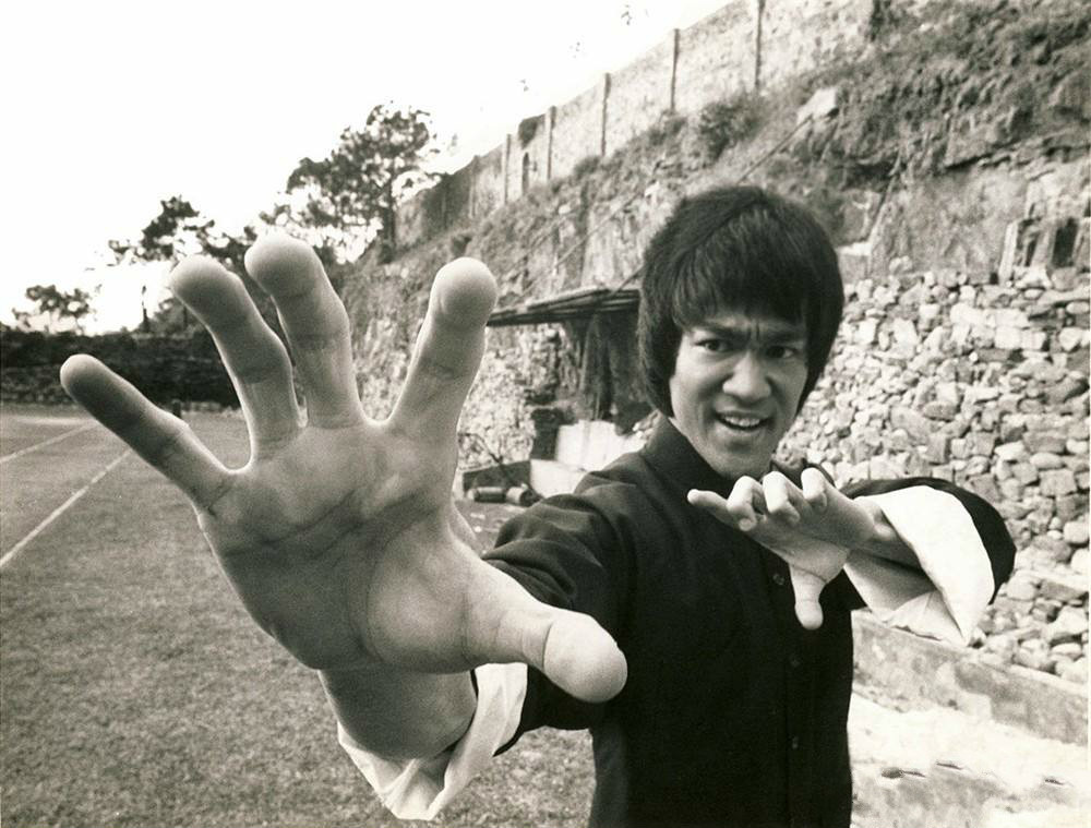 也有人觉得李小龙的眼神太过于凶狠,你觉得呢?