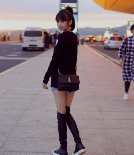 一双万元靴，王子文穿上美翻天，沈梦辰竟然勒大腿！