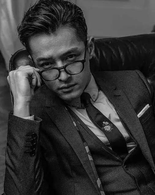 中年男人戴什么眼镜，中年男人戴什么眼镜好看