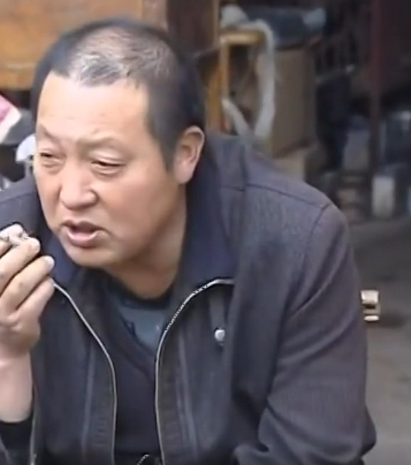 50岁大叔自学越南语,拿着所有积蓄去越南娶回90后美娇妻