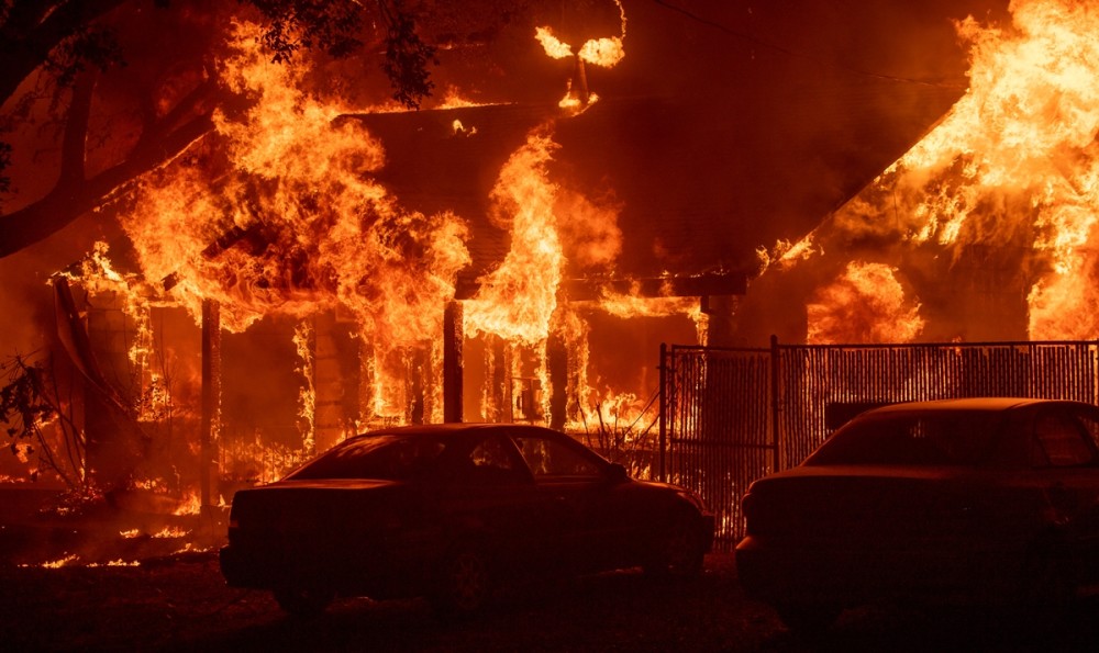 外国新闻媒体发布的美国加利福利亚州大火灾害图片