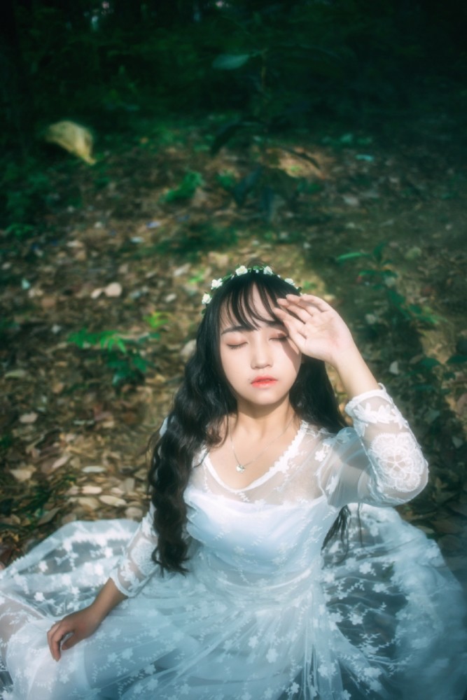 呆萌小姐姐蕾丝诱惑,白嫩皮肤,浓密长发,网友:真是太美了!