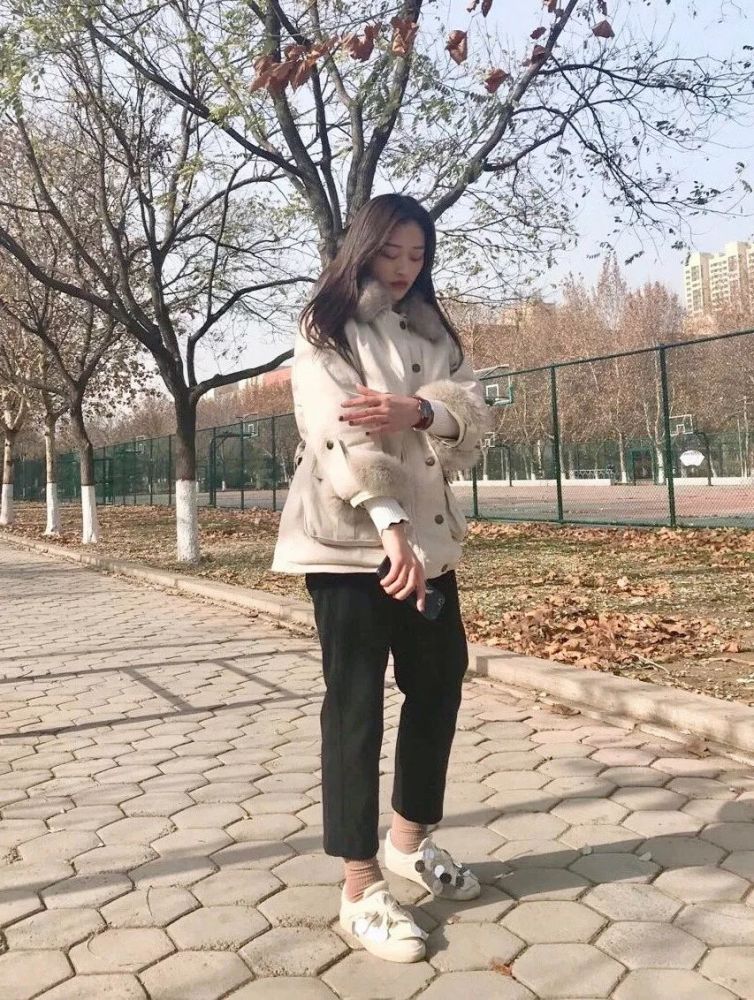 聊城三所高校美女街拍大pk,到底哪所学校的女生最好看