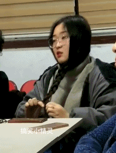 2. 天气变冷了,小姐姐也从女神变成女神经了