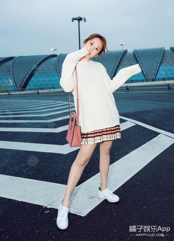 秋天穿什么?还是杨紫的白毛衣最经典实用!