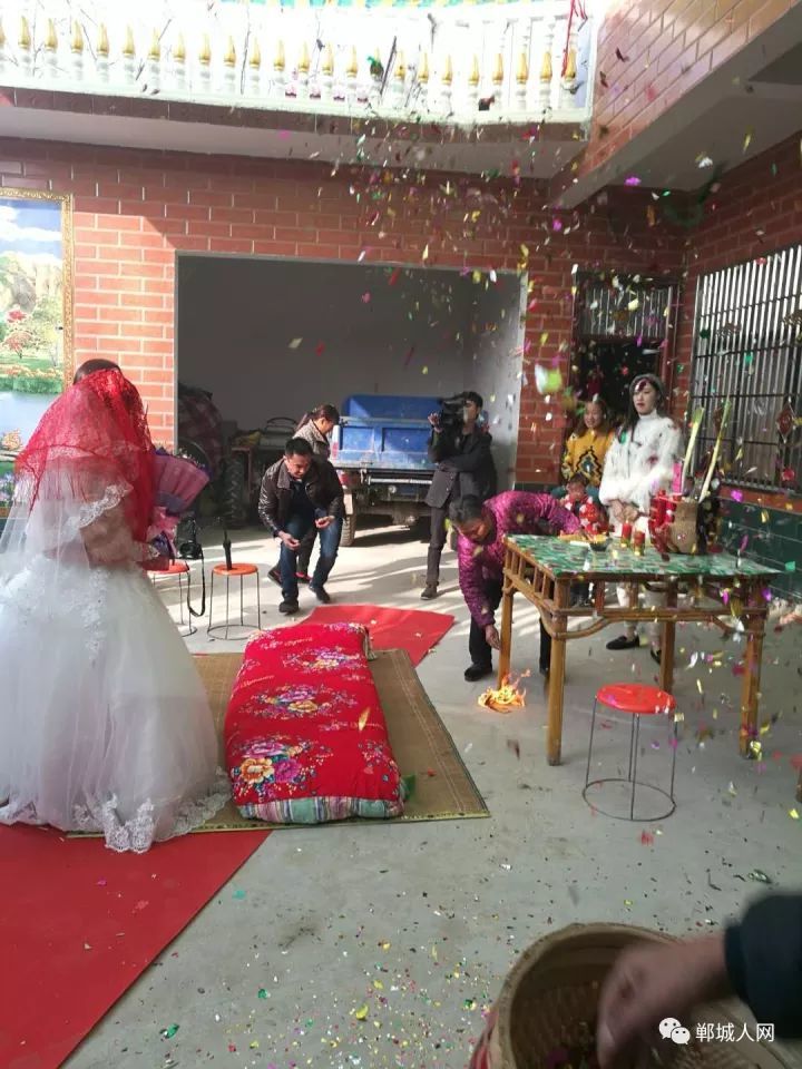 河南农村结婚:郸城娶媳妇吃桌现场