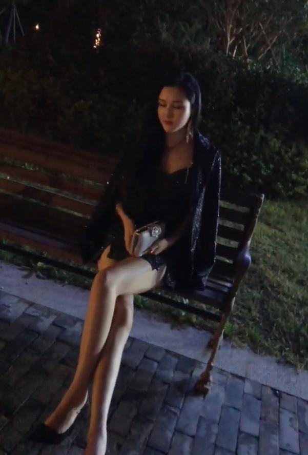 会发光的衣服,小姐姐在夜晚出街很显眼