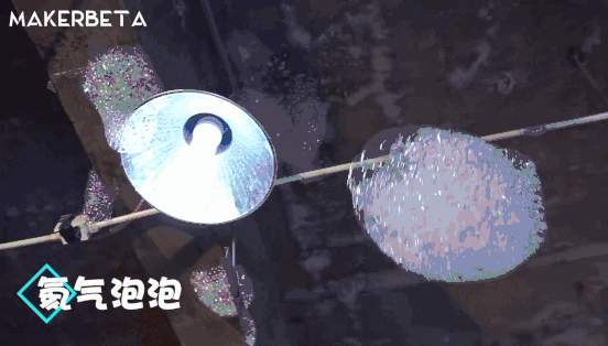 阳光下的泡沫是彩色的?你骗鬼呢!为了玩泡泡有啥干不出