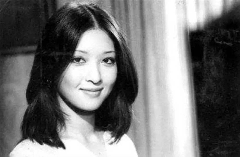 58岁费翔近照流出,面容难掩沧桑 女友皆女神 至今未娶