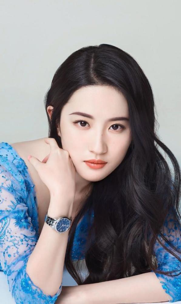 刘亦菲代言新图:美人如剑,妩媚多情是你,酷帅霸道也是