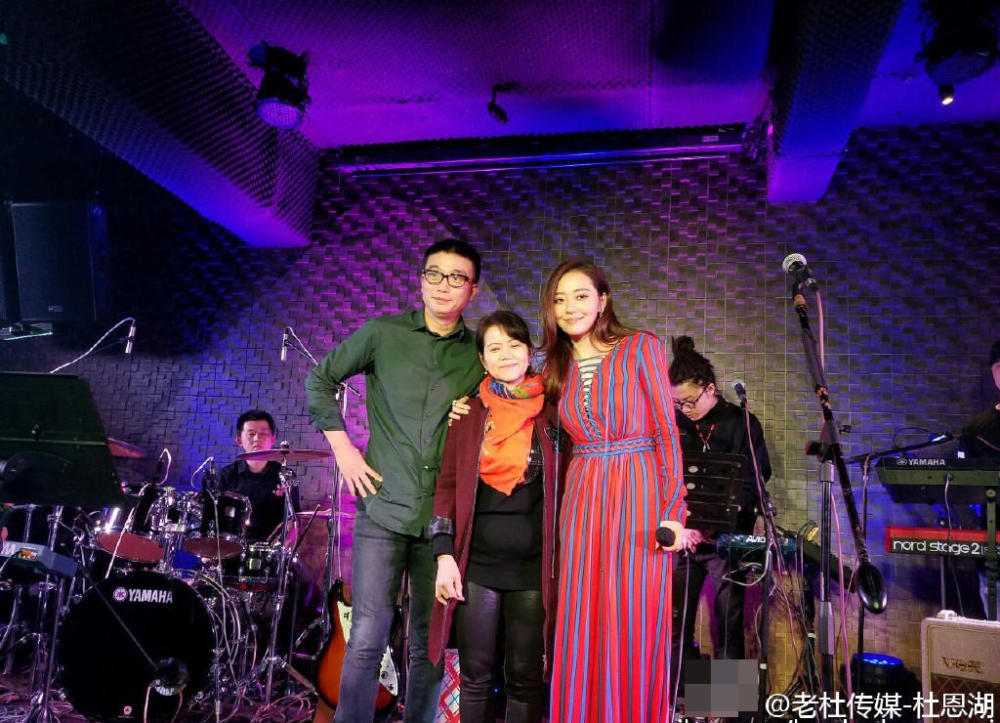 冯轲张妈和解了 张靓颖一家同台合影