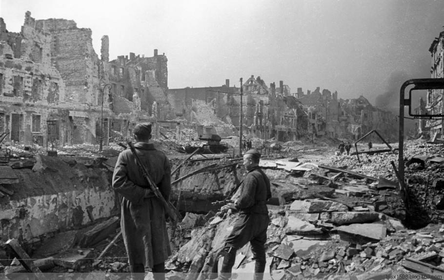 苏联部署一万多门火炮,对着柏林轰炸半小时,为何德军毫发无损?