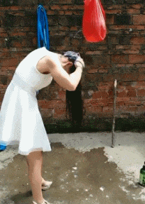 搞笑动图 终于能和女朋友一起拍毕业照了!