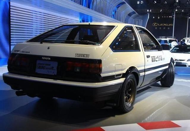 ae86 ae86 藤原拓海的驾车技术: 过弯技术: 1,手刹漂移:很基本的技巧
