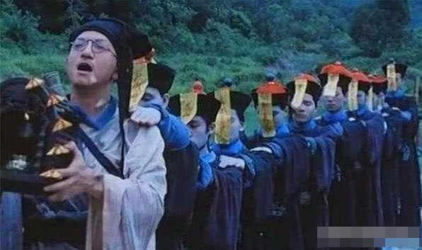 为什么中国僵尸都穿清朝衣服,不是宋朝和明朝?涨知识了