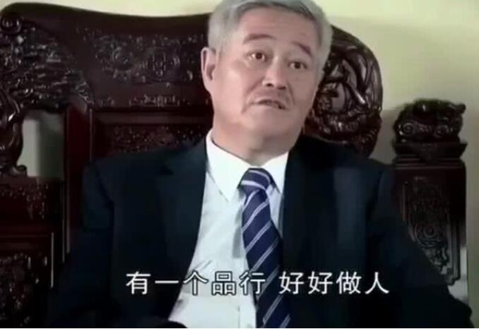 一龙告诫格斗狂人,不要随意诋毁别人,保持品德好好做人