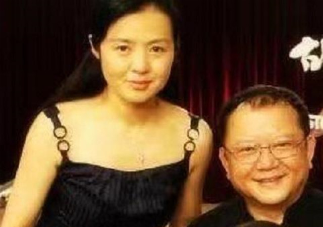 69岁王刚三婚妻子现身,小20岁如同父女,儿子小他整整60岁