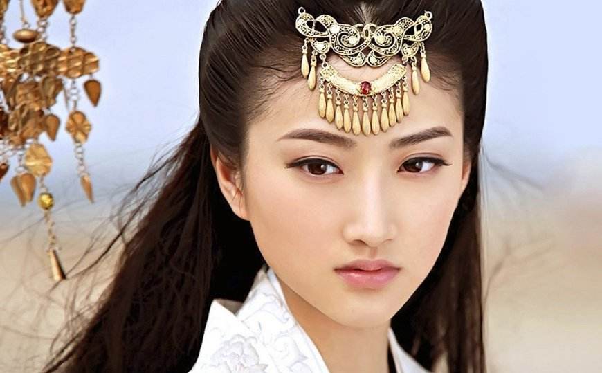 妻子提刀要杀丈夫小妾,一见小妾觉得她太美了,于是诞生了一成语