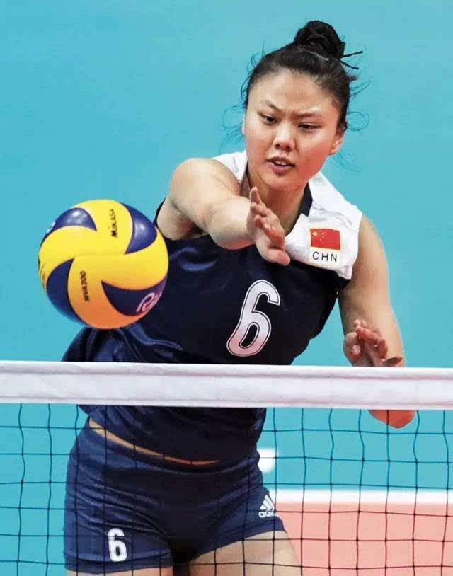 女排最美龚翔宇现状:身体无大碍,与女警官甜美合影