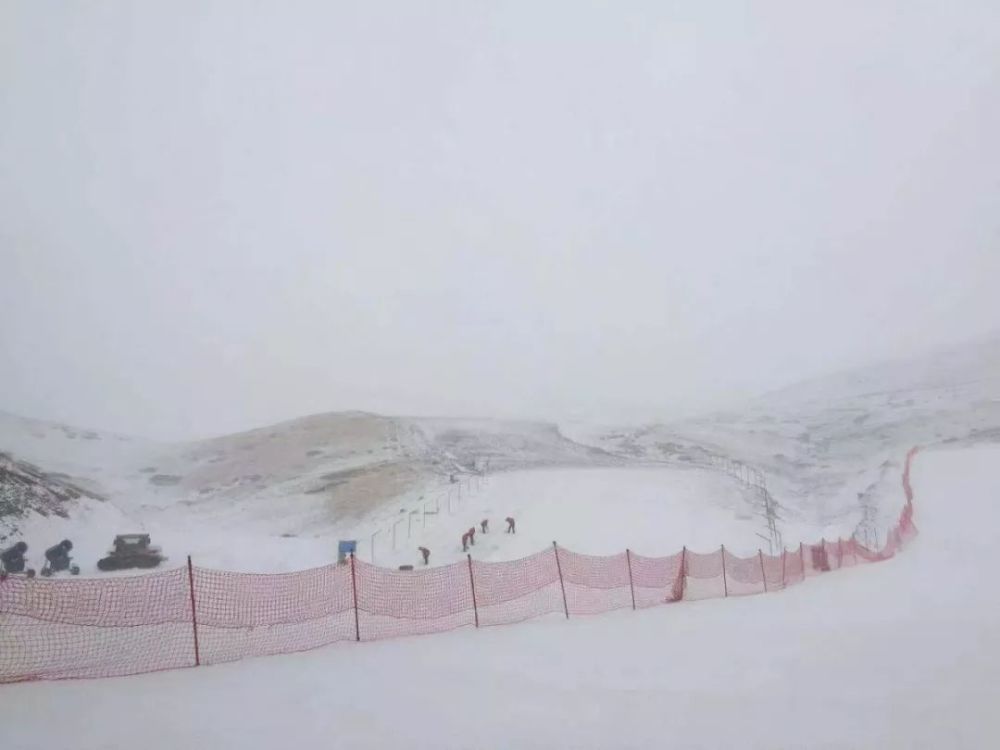 下雪了!会泽大海草山滑雪场今日开业