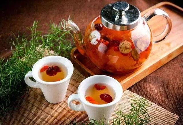 枸杞和红枣一起泡水喝有5大好处,枸杞红枣茶什么时候喝最好,哪些人不