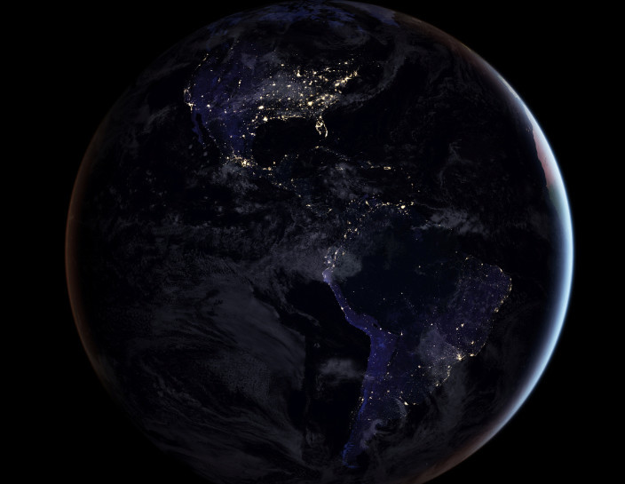2017年4月12日,美国宇航局公布一张地球西半球夜晚的合成画面.
