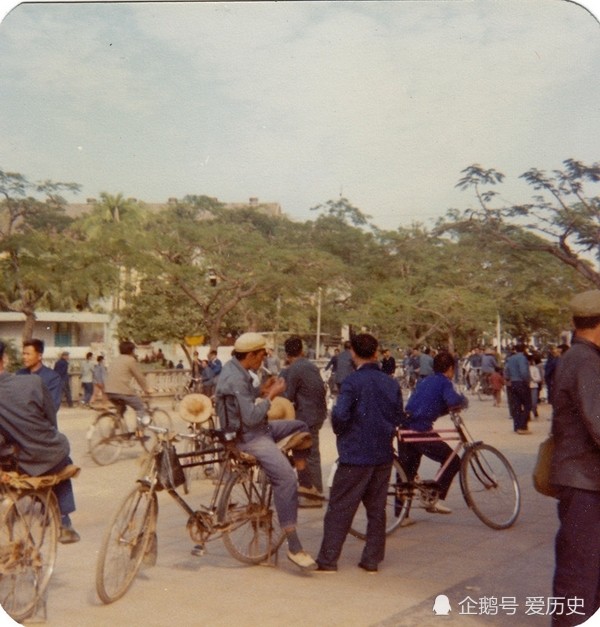 1979年改革之初的深圳 到处都是建设的工地忙碌的身影