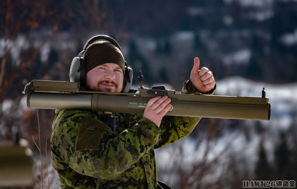 加拿大陆军雪地实弹射击训练 fn mag中口径机枪大发神威