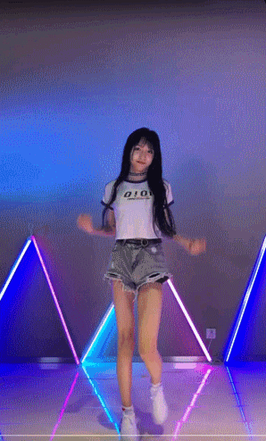 抖音女装大佬爆红,惹火身材初恋脸圈粉1300w,整容后却