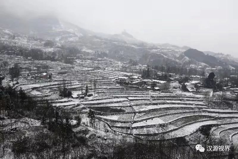 宁强县高寨子街道办薛家坝村梯田雪景.汉源汽贸蒋华 摄