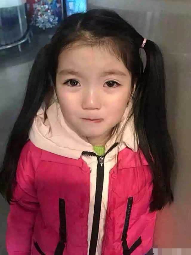 阿拉蕾门牙掉落,哭的超伤心!网友:原来所有的女孩子都