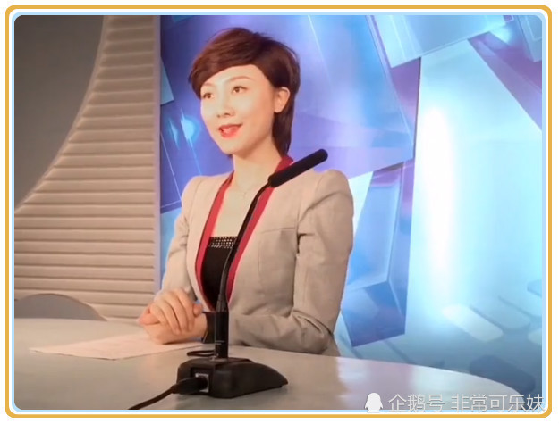 新闻联播的主持人为啥都一个发型?看完这些照片,直接给跪了!