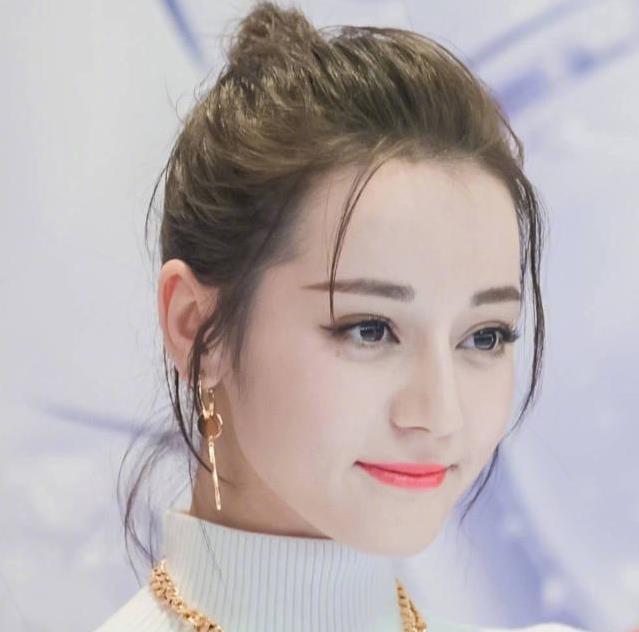 看到迪丽热巴的眼睛我被惊艳到了,网友:这眼睛也太美了吧!