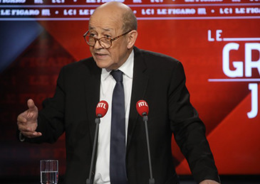 特朗普1天2推评论黄背心运动 法外长:不要干