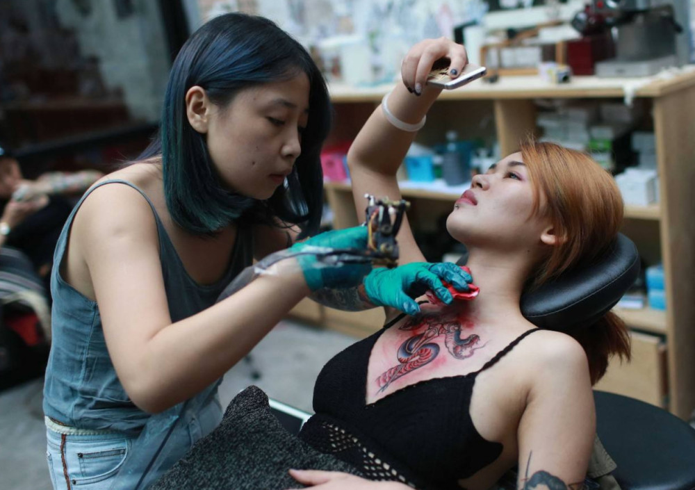 纹身师透露:身体这三个部位上有"纹身"的女生,大多是有故事的