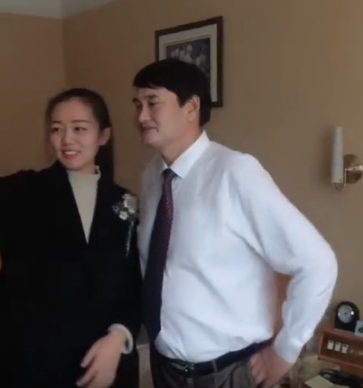 大衣哥准儿媳妇"曝光",长相甜美,网友:好福气啊!