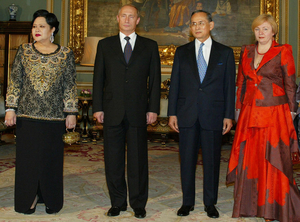 泰国国王普密蓬-阿杜德生平回顾