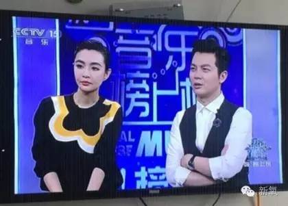 女主播上鏡求臉小對(duì)自己太狠了