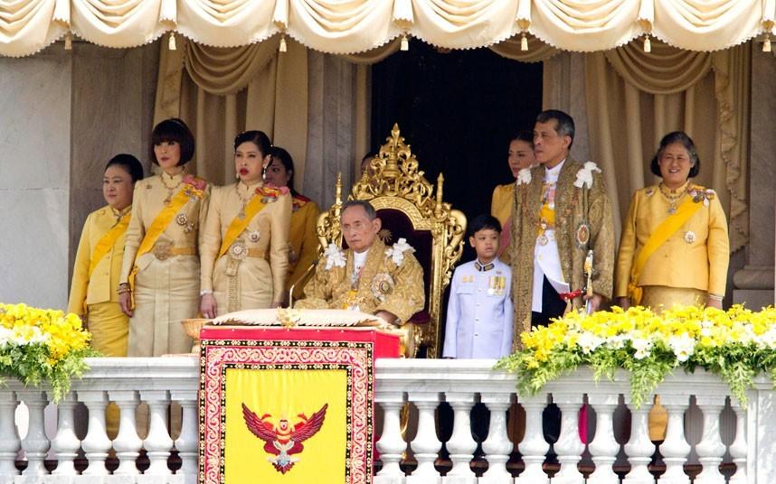 泰国新国王哇集拉隆功:曾丑闻缠身