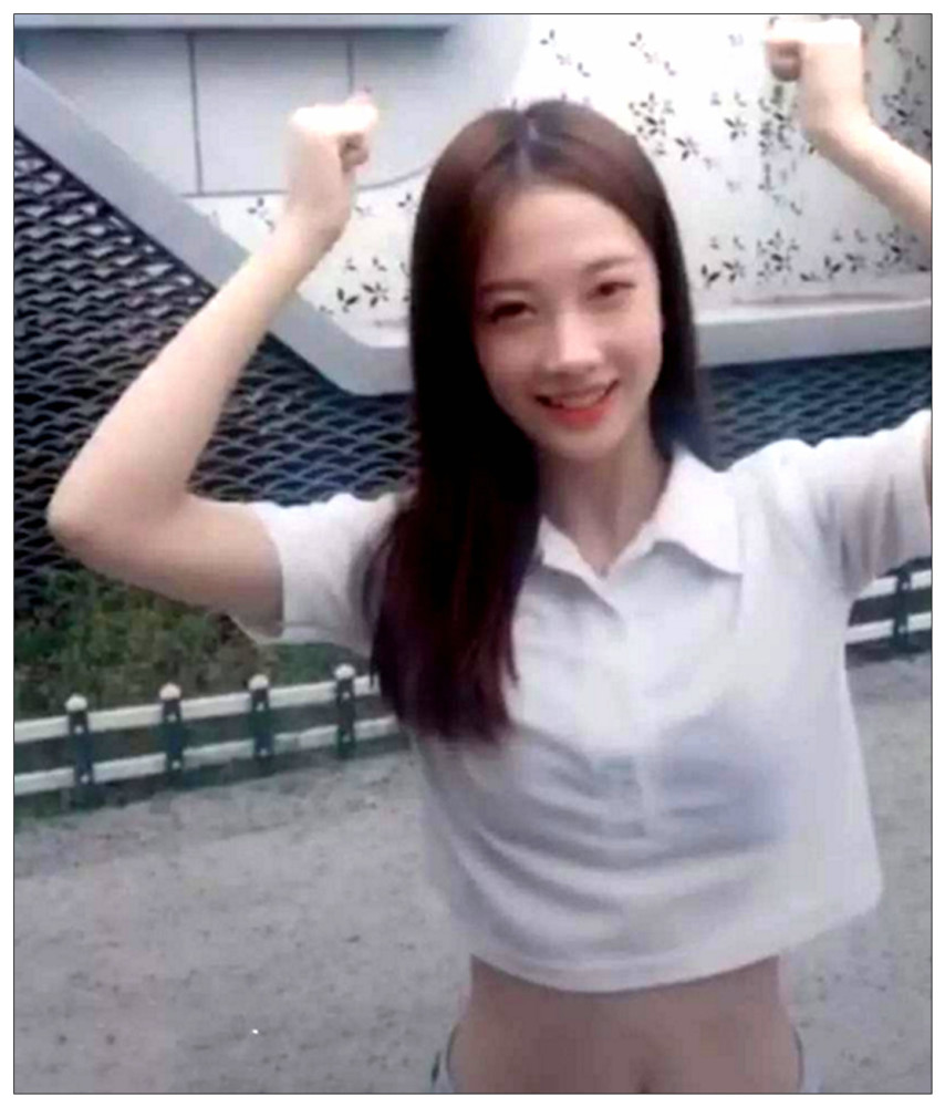 偶遇抖音"女神"小甜甜,气质变的极佳,网友:现在还是一