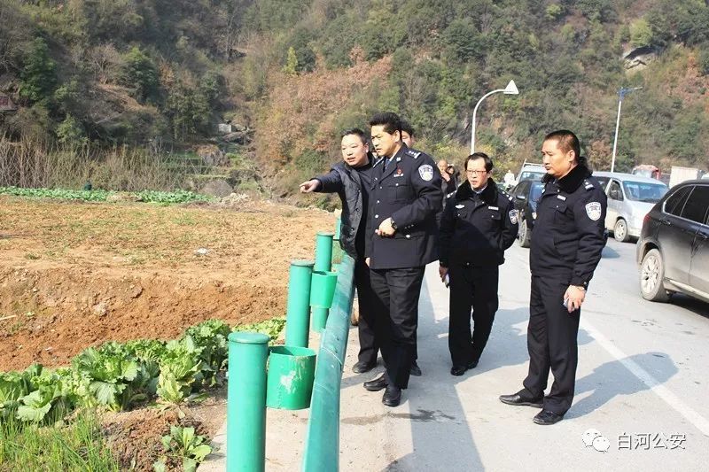 陈杰局长到十天高速白河引线滑坡路段调研指导道路交通保畅工作