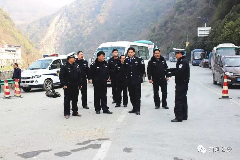 陈杰局长到十天高速白河引线滑坡路段调研指导道路交通保畅工作