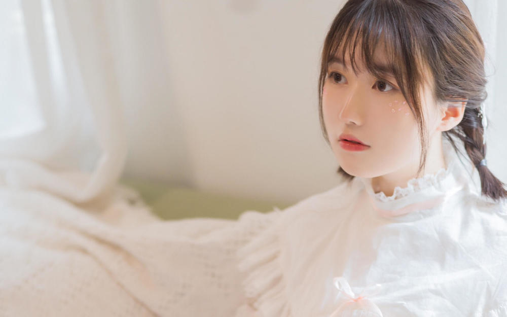 若即若离的水瓶女,就像是灵动的小精灵,让人束手无策.