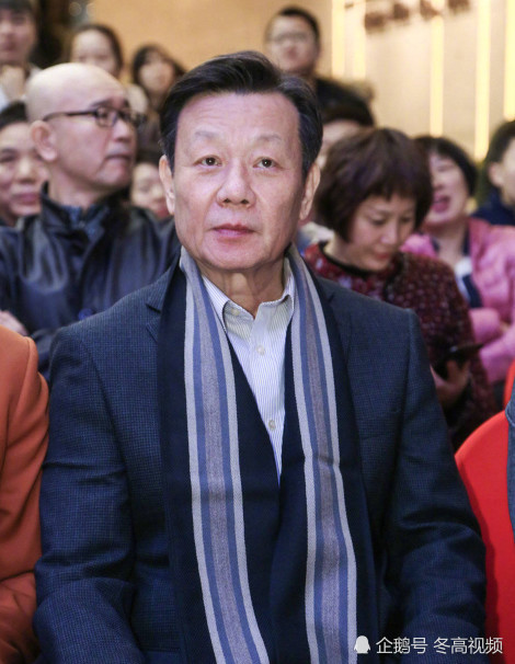 64岁寇世勋近照:娶两个老婆仍拍戏赚钱,儿子帅气35岁还未火