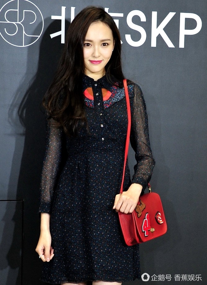 金鹰女神唐嫣美上天?她们肚比胸大好尴尬