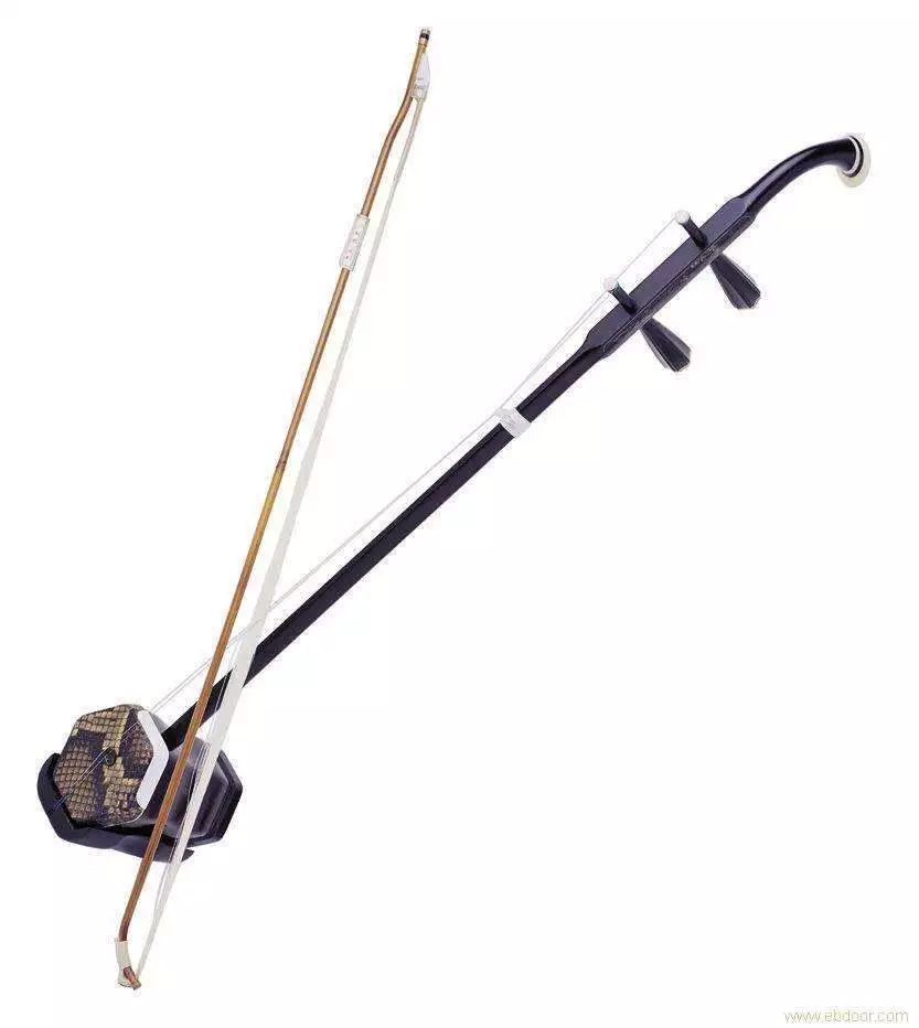 二胡是汉族用途最广的一件,拉弦乐器,音色柔美,圆润,主要用于独奏和
