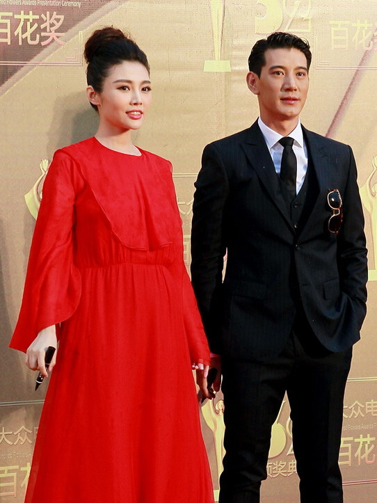 曝蒲巴甲向徐冬冬求婚 或已领证隐婚