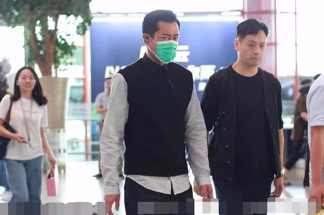 网友机场偶遇古天乐,看到口罩的时候,千万网友纷纷点赞