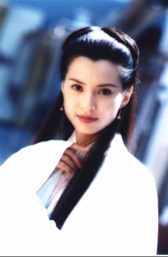当李若彤看到另外两版小龙女,女神反应太可爱,当她出现还挡脸!