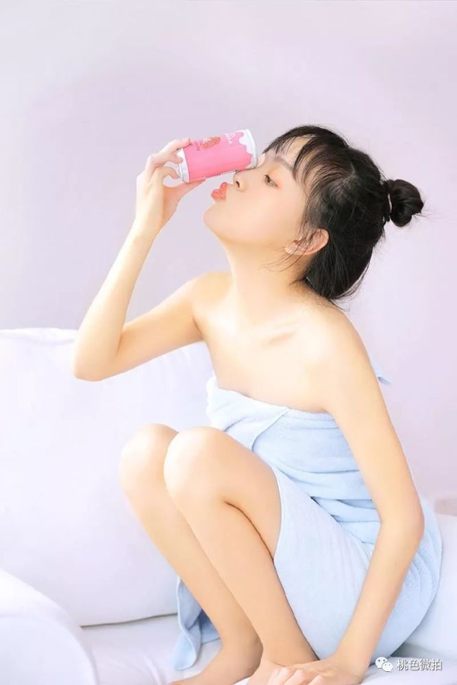 浴巾美女俏皮丸子头光滑牛奶肌私房照